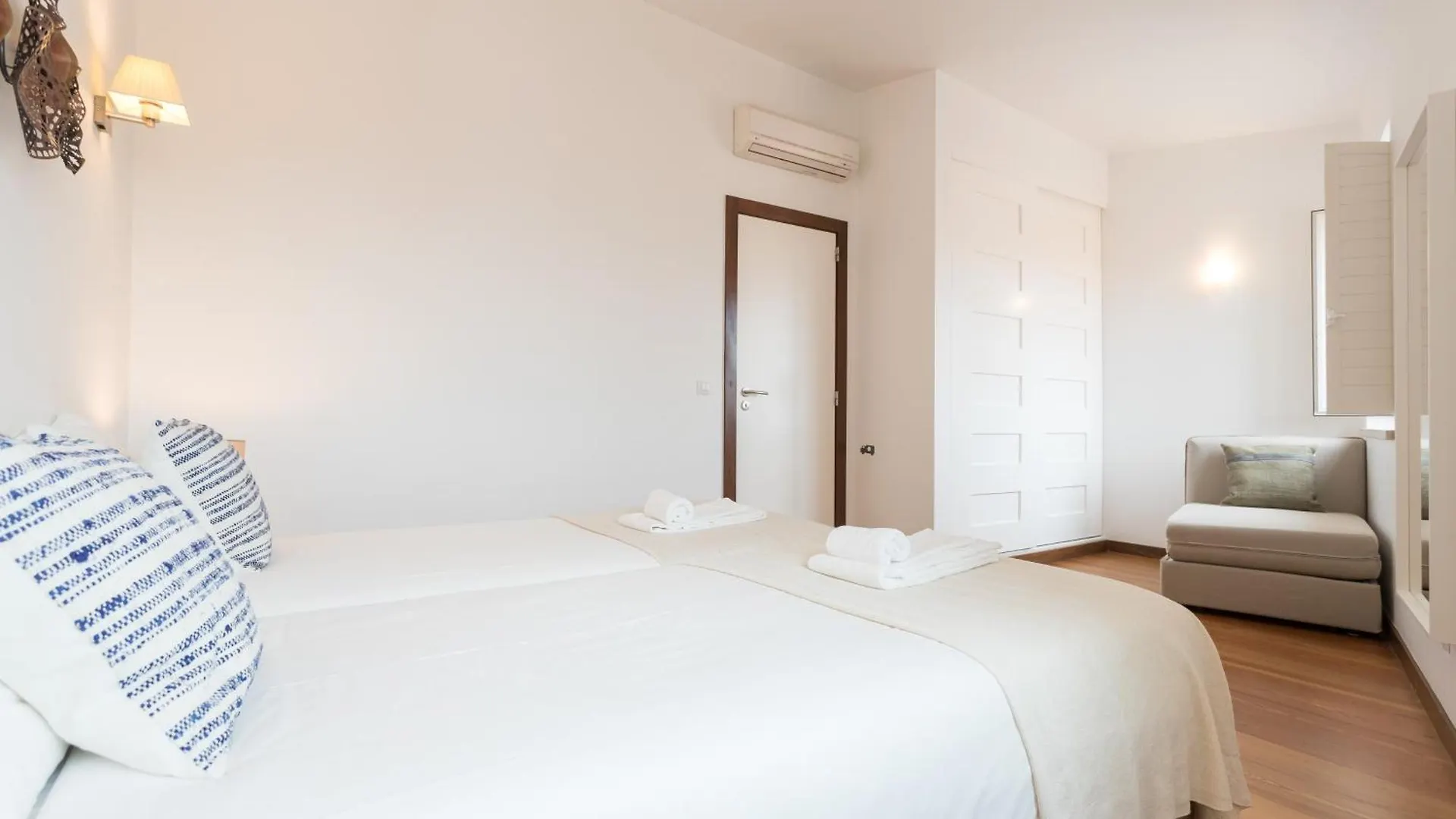 Alfama Modern Two Bedroom Apartment W River View And Parking By Lu Holidays Lisboa