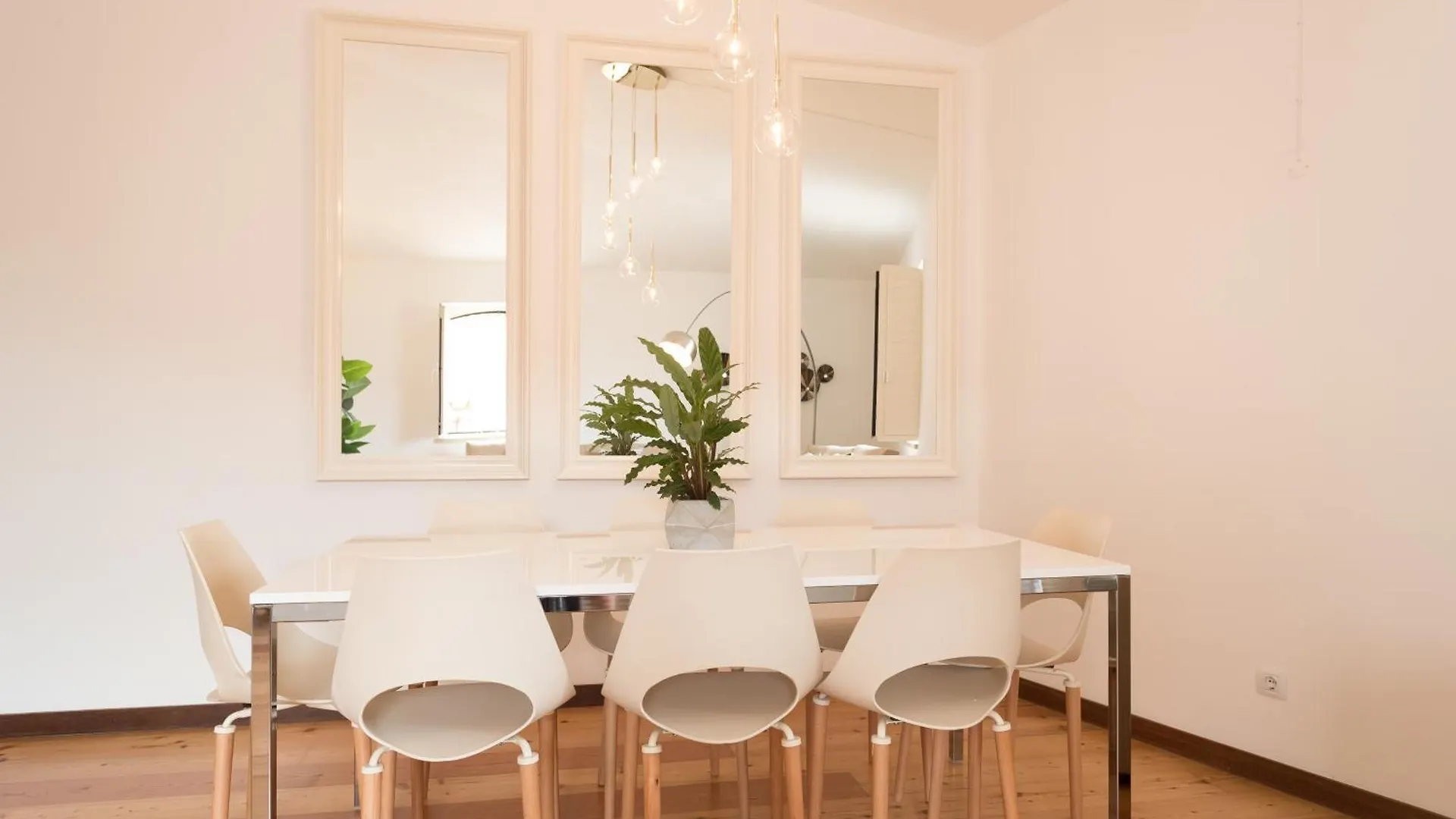 Alfama Modern Two Bedroom Apartment W River View And Parking By Lu Holidays Lisboa Portugália