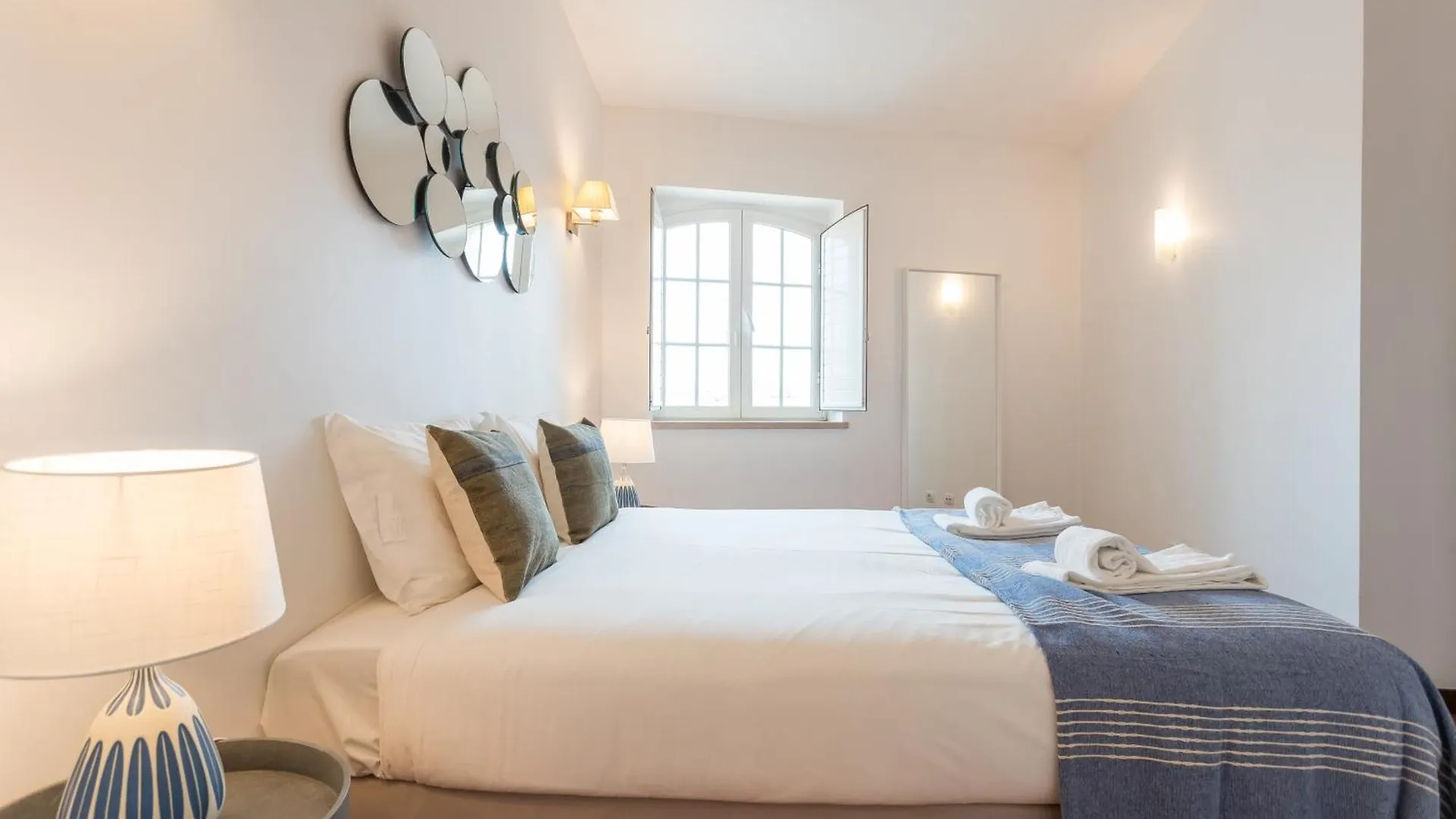 Alfama Modern Two Bedroom Apartment W River View And Parking By Lu Holidays Lissabon
