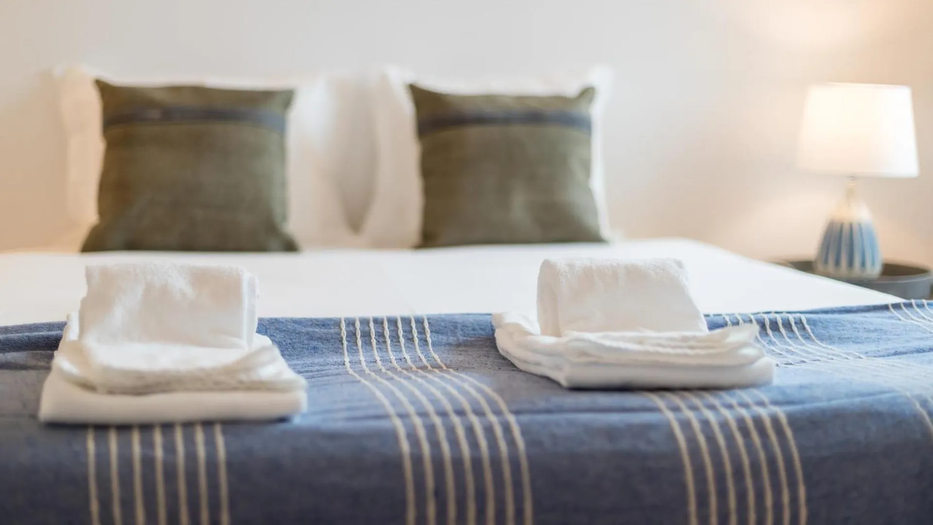 Alfama Modern Two Bedroom Apartment W River View And Parking By Lu Holidays Lissabon