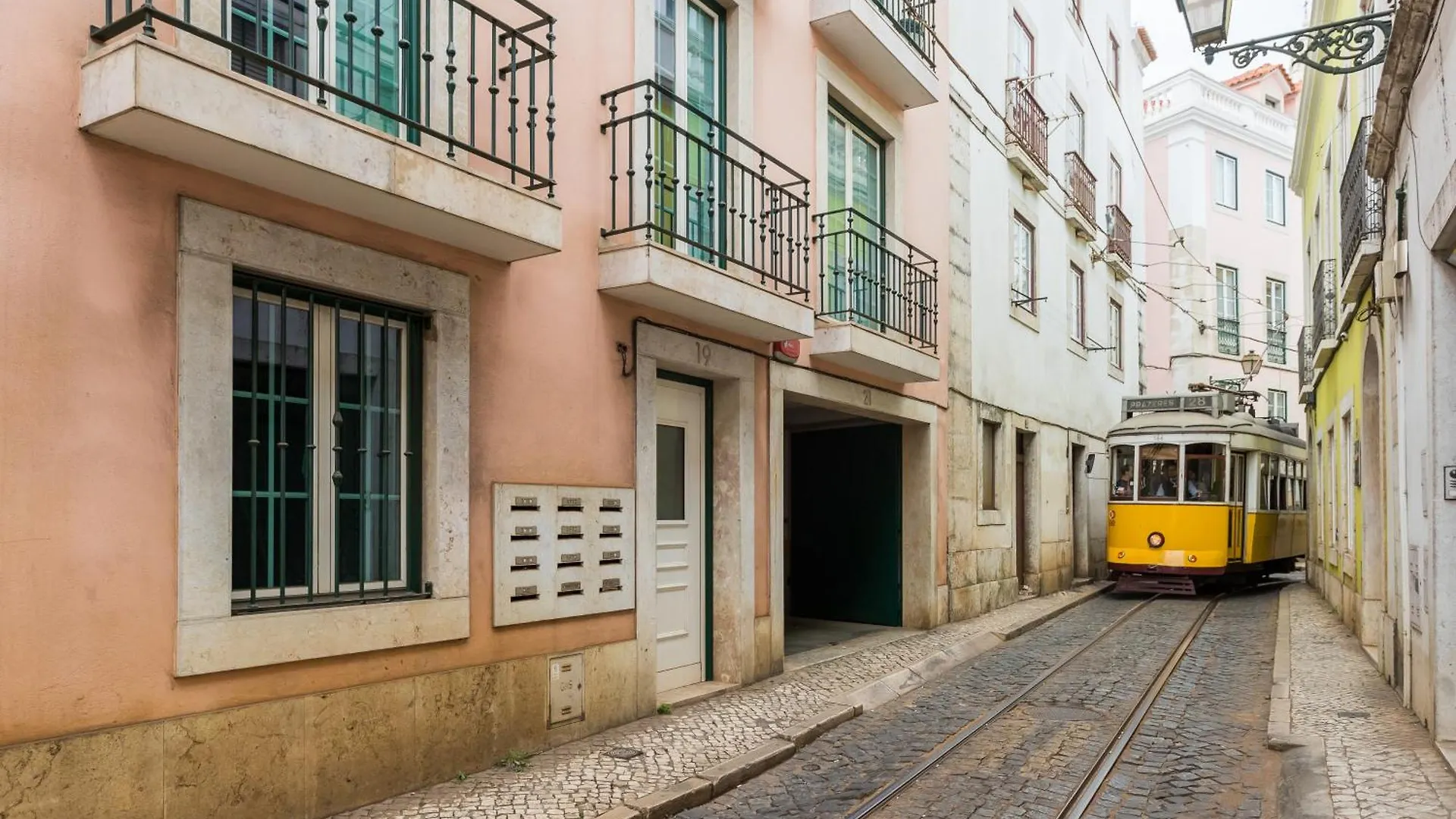 Alfama Modern Two Bedroom Apartment W River View And Parking By Lu Holidays Lissabon Portugal