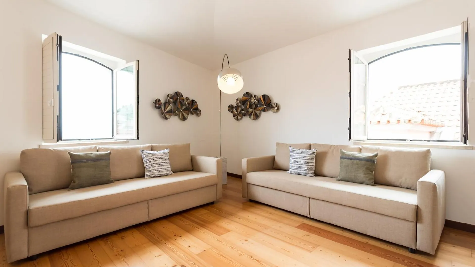 Alfama Modern Two Bedroom Apartment W River View And Parking By Lu Holidays Lissabon