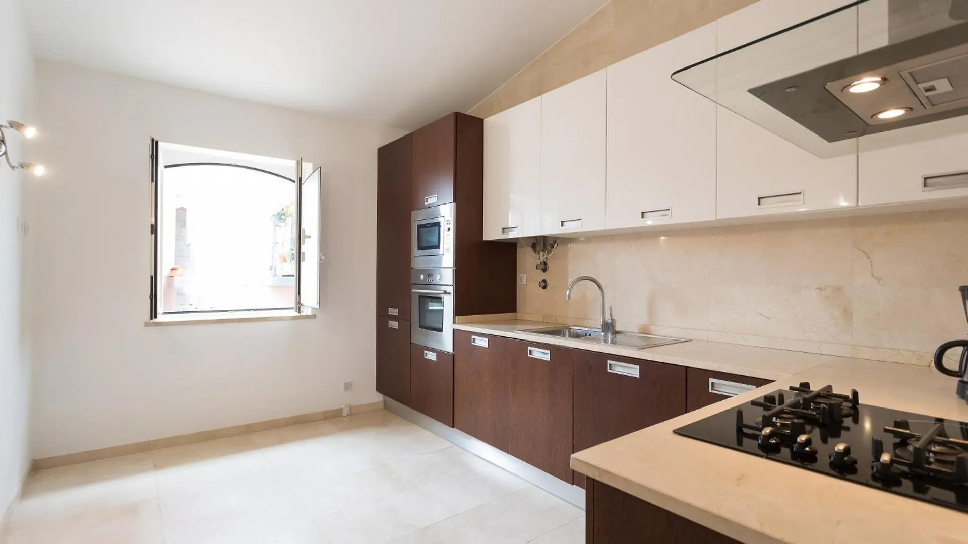 Alfama Modern Two Bedroom Apartment W River View And Parking By Lu Holidays Lissabon