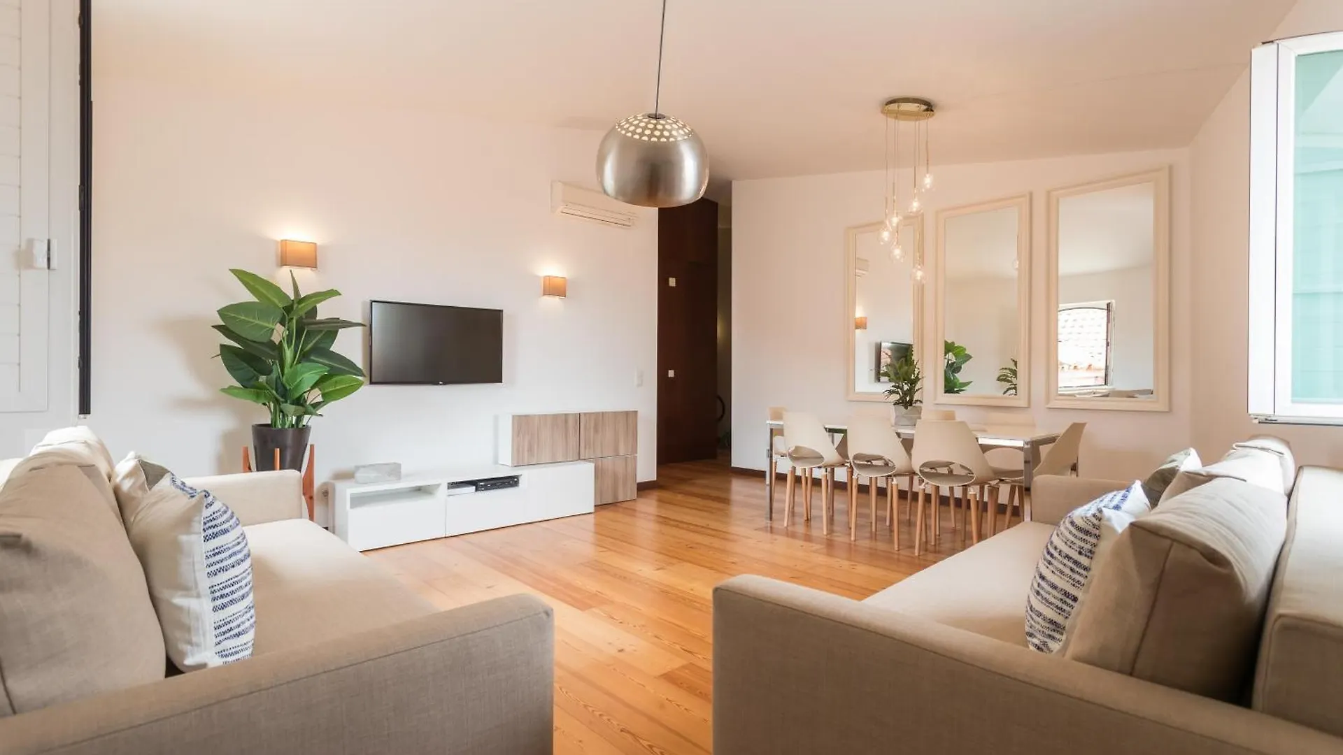 Alfama Modern Two Bedroom Apartment W River View And Parking By Lu Holidays Lissabon